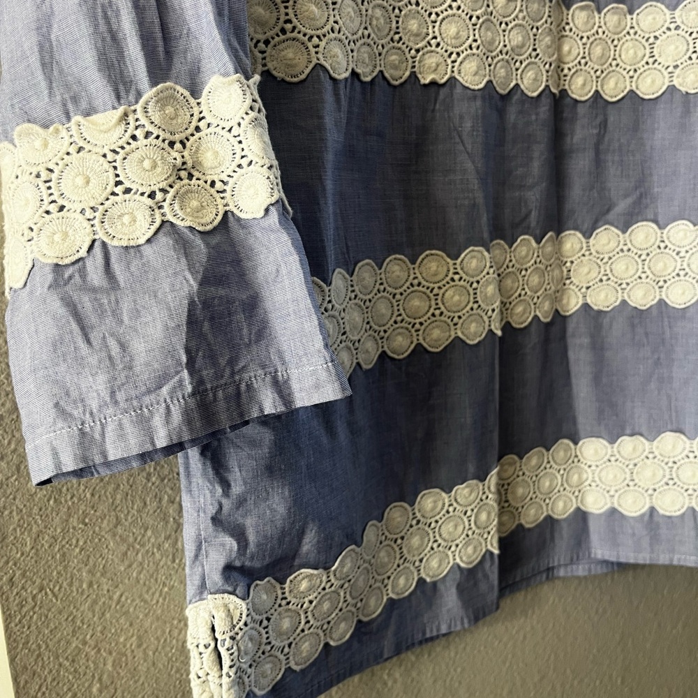Banana Republic SZ Medium Lace Stripe Blouse Top Blue Chambray 3/4 Sleeve - Picture 13 of 16